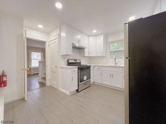 Building Photo - 45 Cypress St