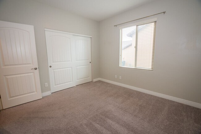 Building Photo - Executive home in The Estates at Holiday! ...
