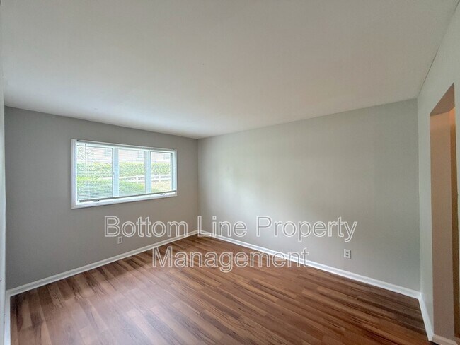 Building Photo - 1831 J Julian Ln