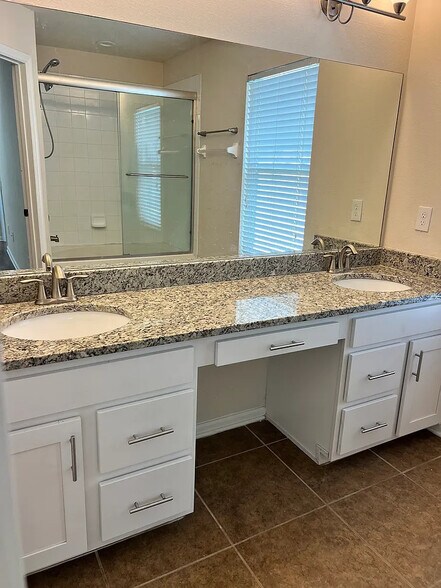 Primary Bathroom - 6058 Twain St