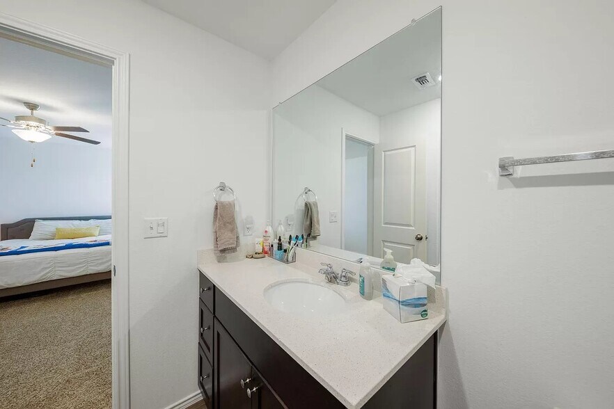 Building Photo - 15313 Pale Glow Cv