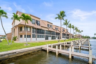 Building Photo - Stunning 2-bedroom, 2.5 bathroom condo wit...