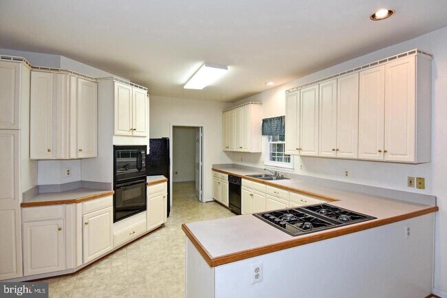 Building Photo - 47313 Grandview Pl