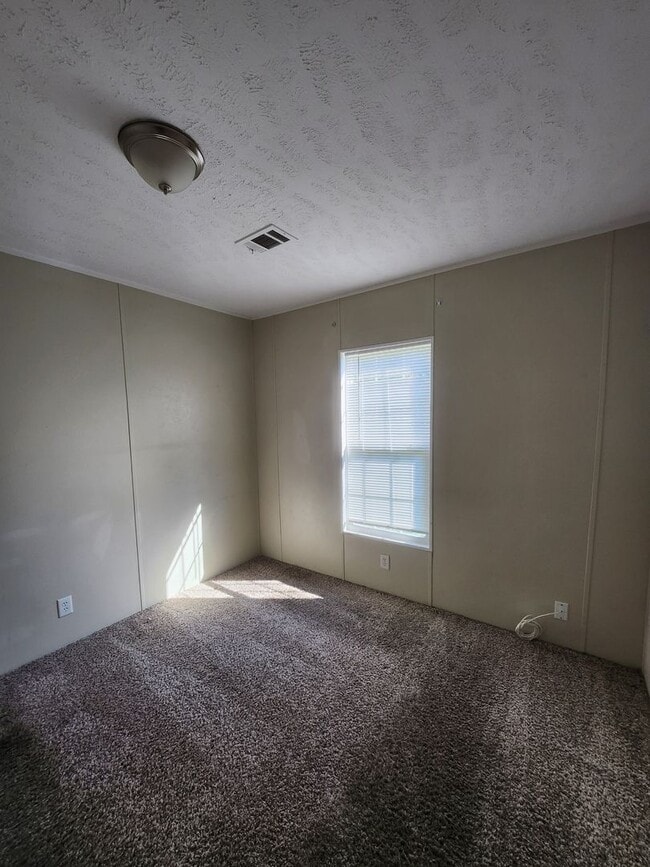 Building Photo - 811 N D St