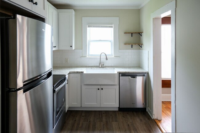 Building Photo - 3Bedroom/1Bath Home Coming Available Soon!
