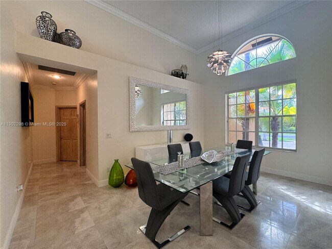 Building Photo - 375 Sabal Way