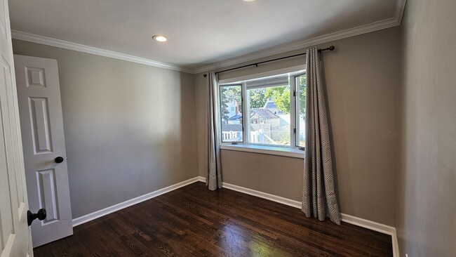 Building Photo - 75 Florence Ave