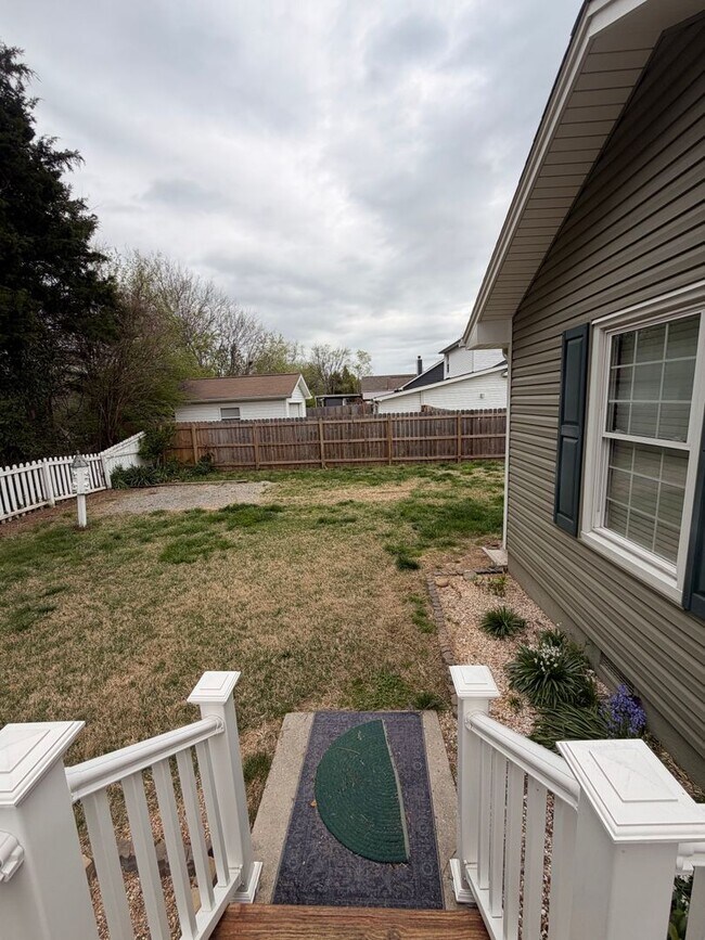Building Photo - 3BR Home | Granite Kitchen | Fireplace | Deck | Fenced Yard