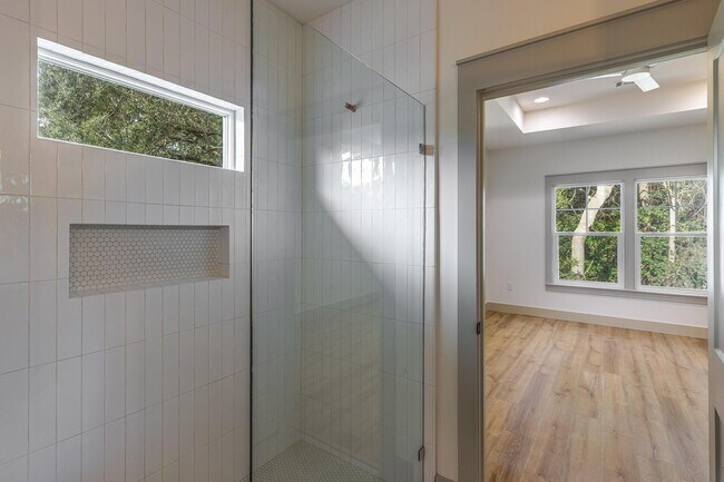 Building Photo - 110 4th St