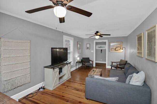 Building Photo - Walkable State Street Gem in the Heart of West Columbia