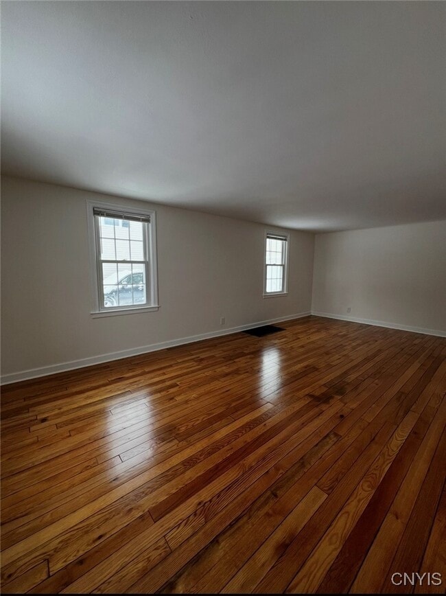 Building Photo - 435 French Rd