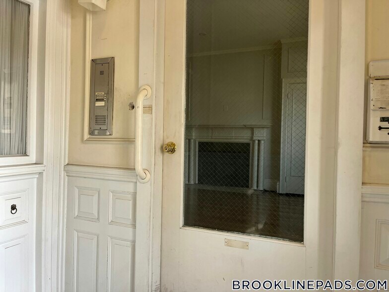 Building Photo - 1712 Beacon St