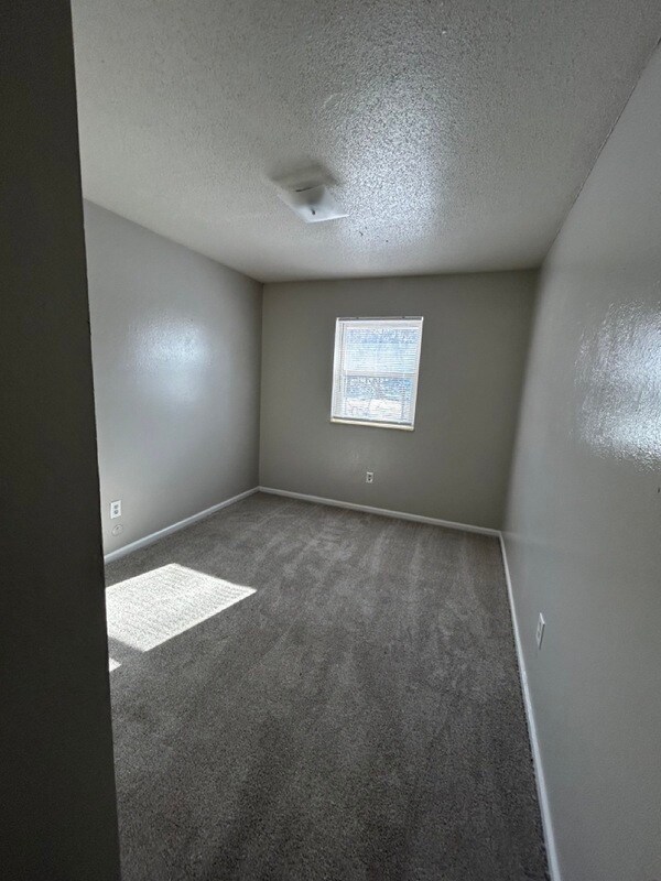 Building Photo - 1415 W Maple Ave