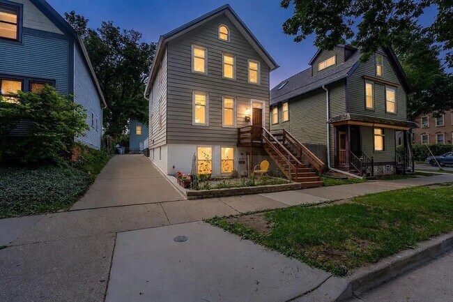 Building Photo - 1757 N Franklin Pl
