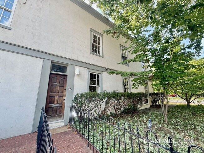 Primary Photo - 201 8th St SE