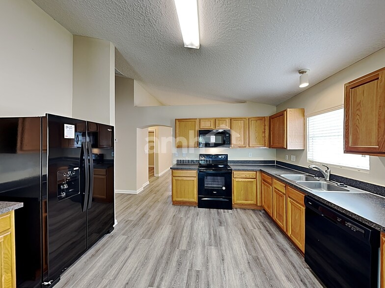 Building Photo - 62 Marisco Way