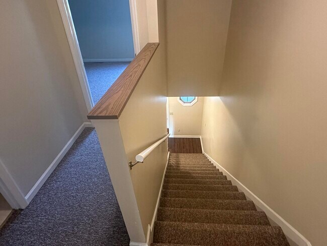 Building Photo - 2005 River Ridge Rd