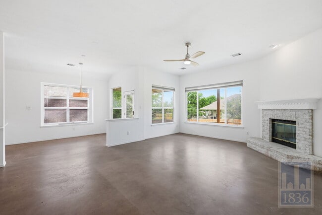 Building Photo - 2217 Speidel Dr