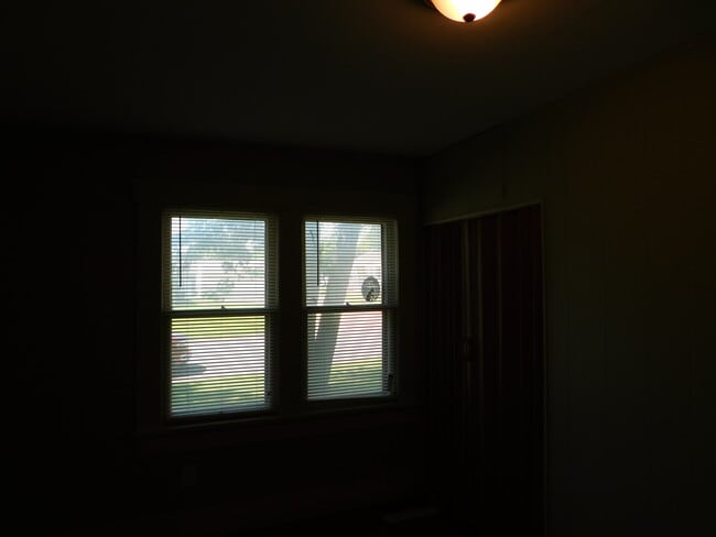 Building Photo - Affordable 3 bedroom/1 bath in El Dorado!