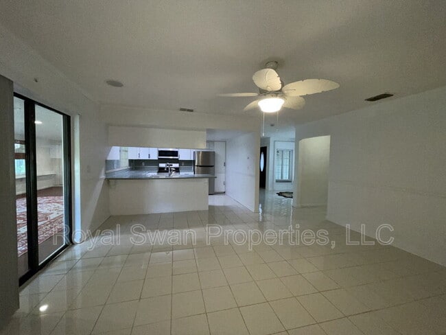 Building Photo - 222 Lakeview Dr