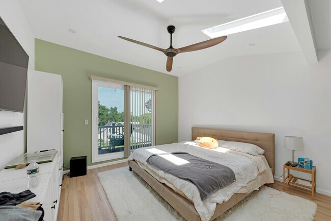 Building Photo - 228 Johnson