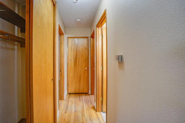 Building Photo - FOUR BEDROOM SPLIT LEVEL IN SALMON CREEK