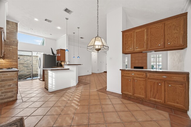 Building Photo - 3306 S Greenpark Dr