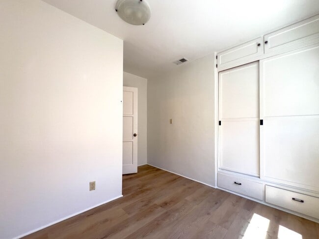 Building Photo - Spacious 3BR Home with Bonus Room in Magno...