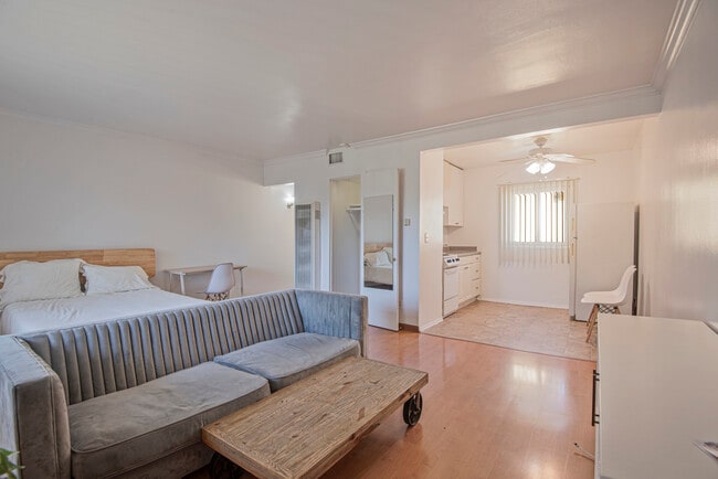 Building Photo - 5837 W 88th St