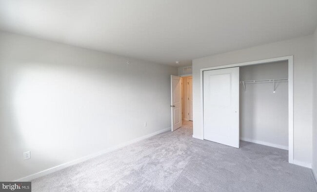 Building Photo - 715 Platinum Dr