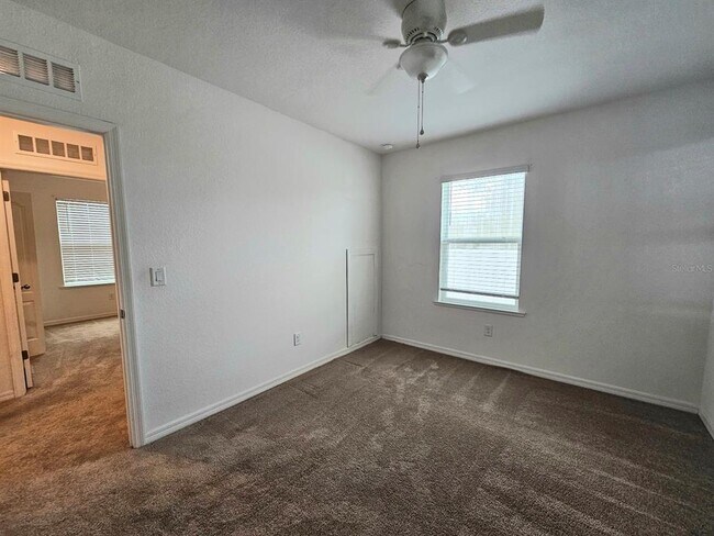 Building Photo - 3050 Beacon Dr