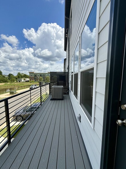 Balcony - 551 Silver Star Blvd