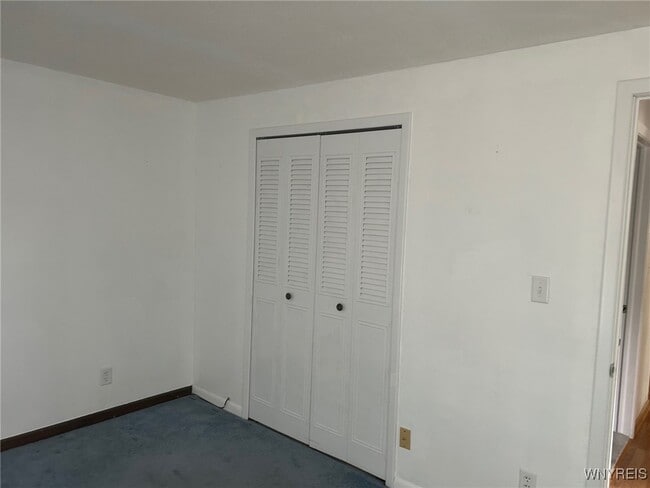 Building Photo - 80 Carriage Dr