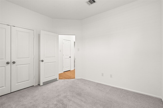 Building Photo - 2039 Barrett Gables Dr