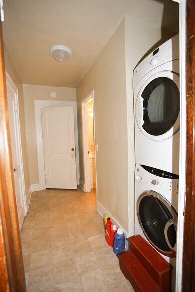 Building Photo - 810 Range St