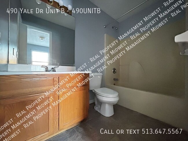 Building Photo - 490 Yale Dr