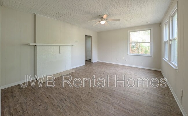 Building Photo - 518 Chestnut Dr