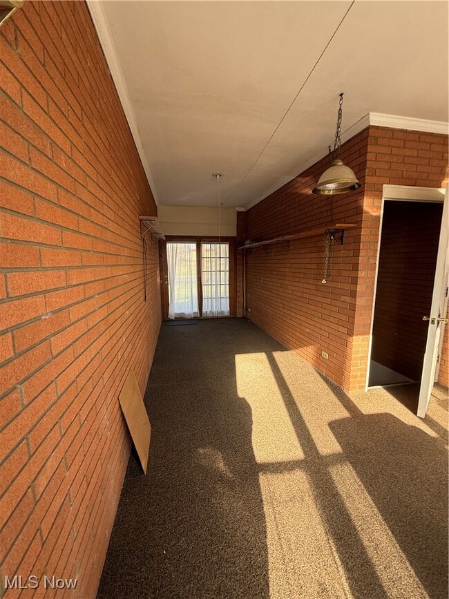 Building Photo - 964 Country Club Dr