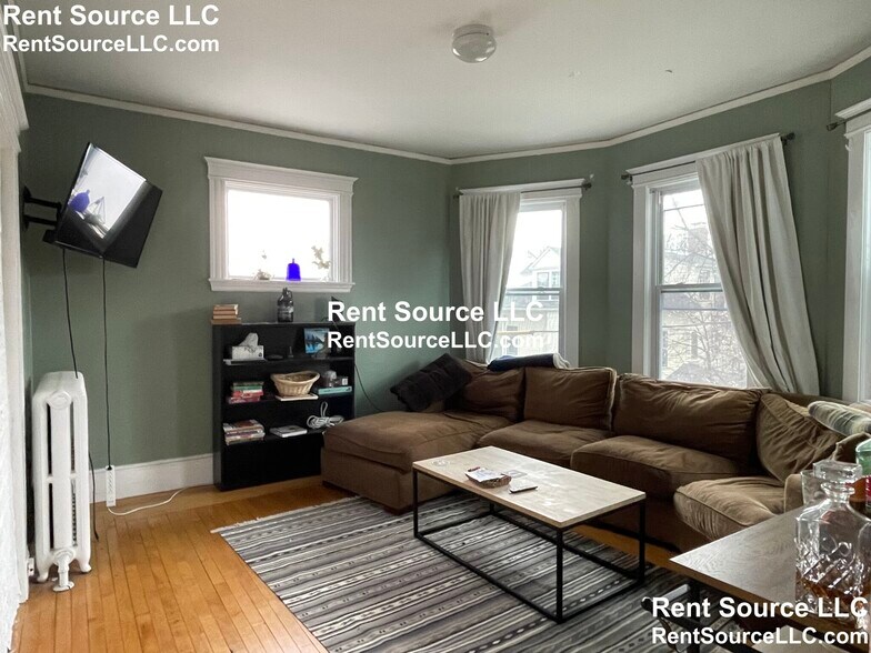 Building Photo - 32 Chatham St