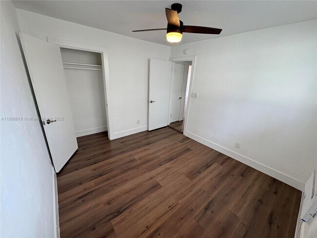Building Photo - 505 NE 30th St