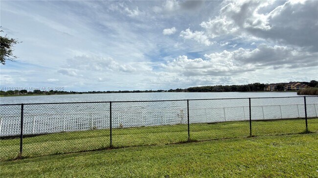 Building Photo - 2803 N Oakland Forest Dr