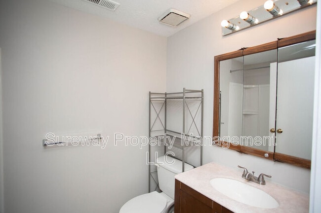 Building Photo - 26 Teaberry Ct