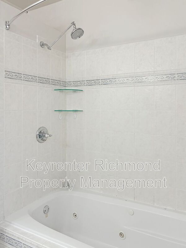 Building Photo - 2020 Floyd Ave