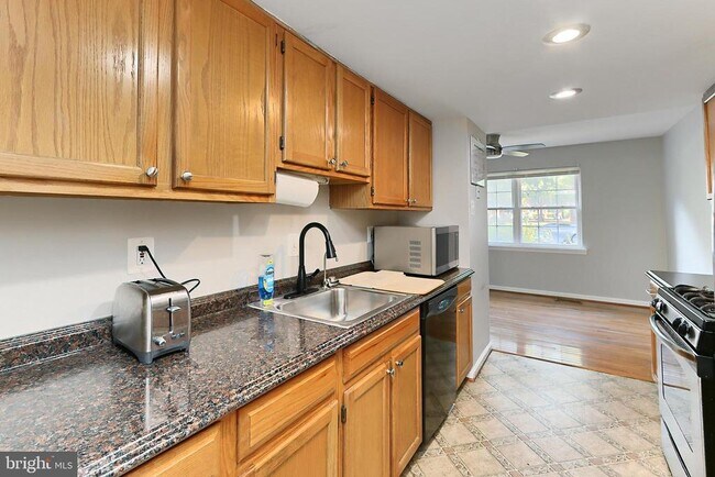Building Photo - 7844 Snead Ln