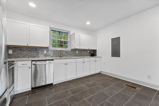 Building Photo - Newly Remodeled Beauty waiting for its fir...