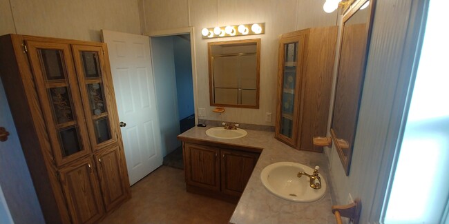 Building Photo - 333 Longbow Dr E