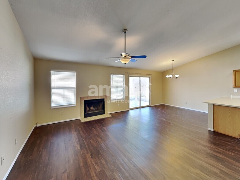 Building Photo - 9915 E Paseo Juan Tabo