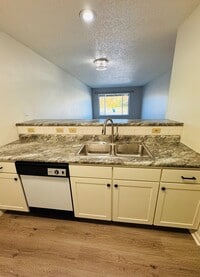 Building Photo - 395