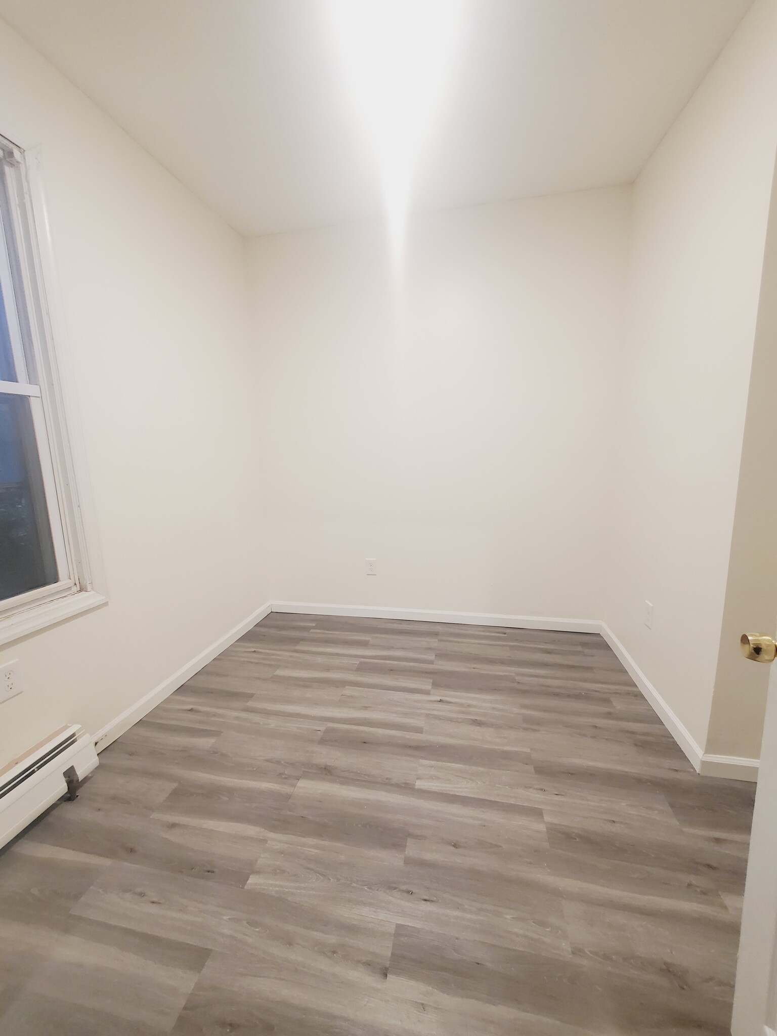 Unit 1 - 115 Ege Ave