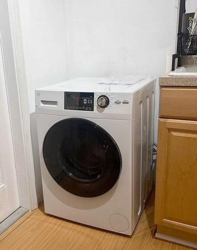 Building Photo - 1733 Mayo St